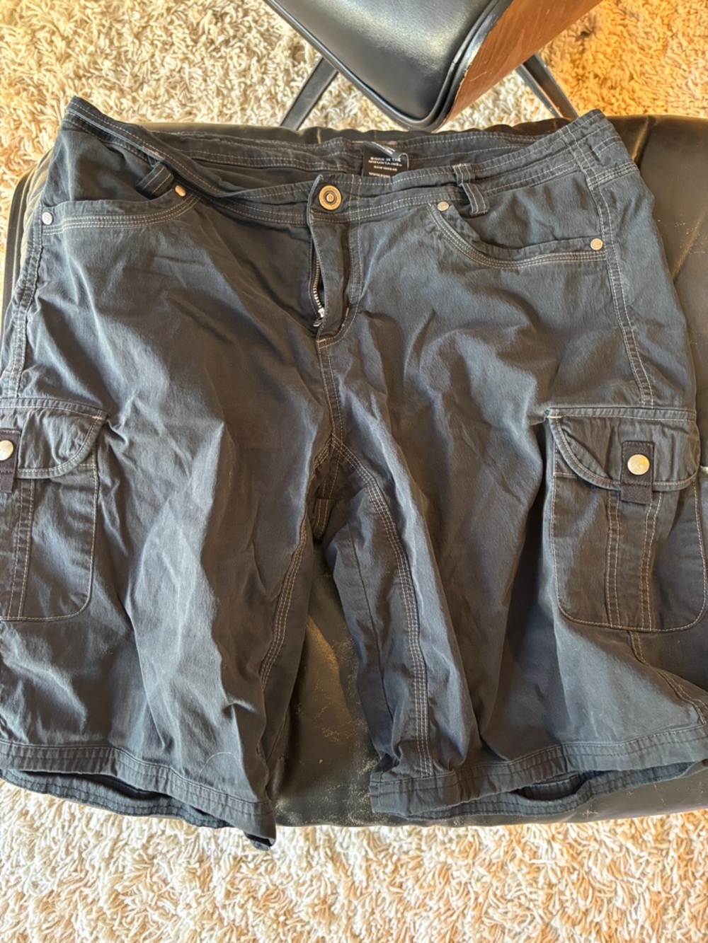 Kuhl Men's navy Cargo hiking Shorts - Casual Utility Style size 34